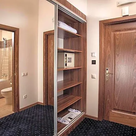 Amsterdam 4*